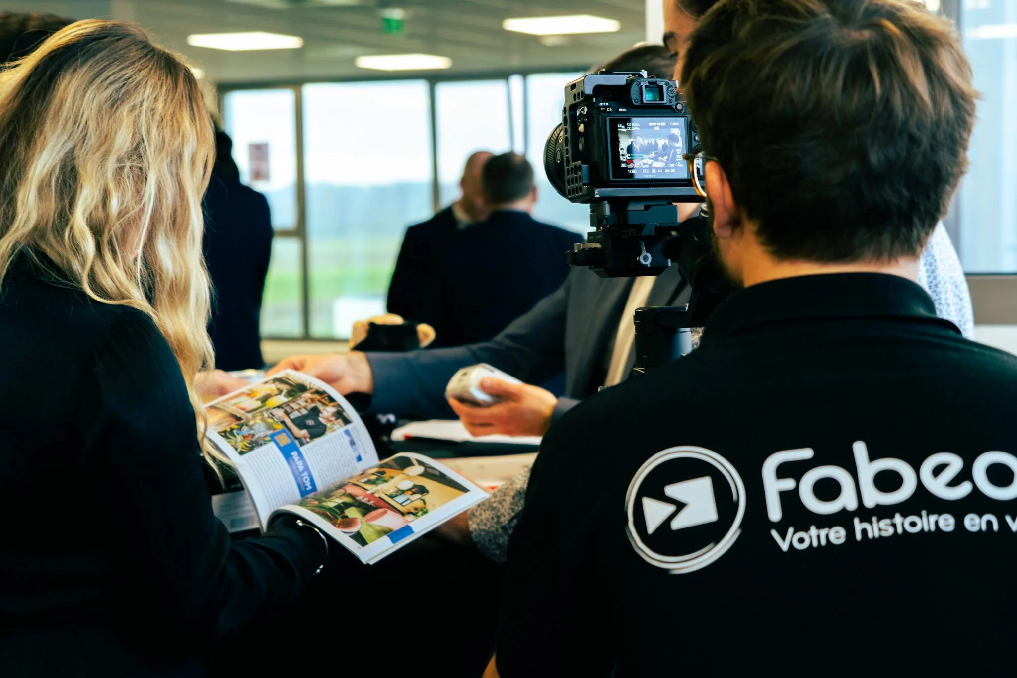 Équipe Fabeos en tournage vidéo corporate pour présenter la culture d’entreprise
